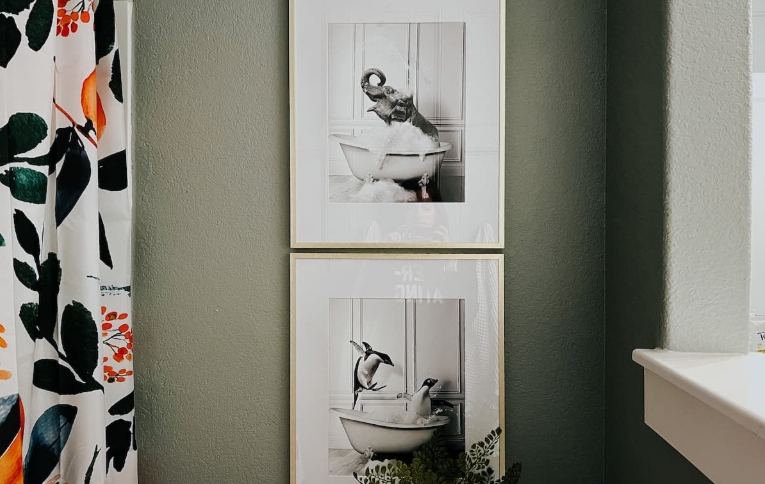 unique bathroom wall art