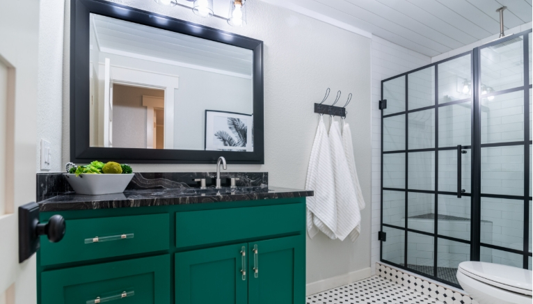 bathroom wall accents