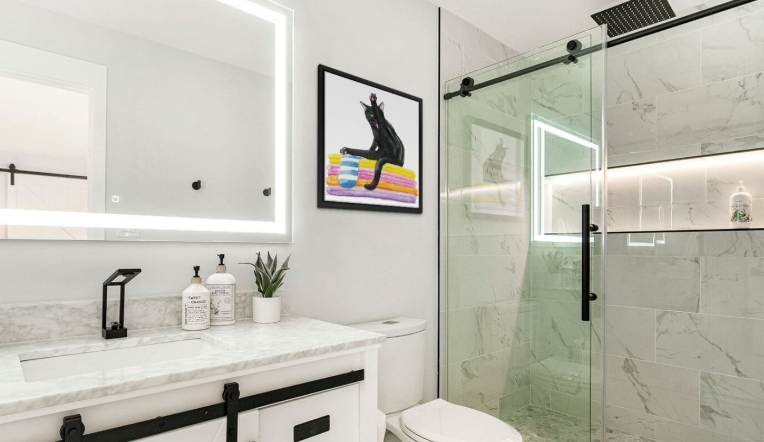 modern artwork for bathroom