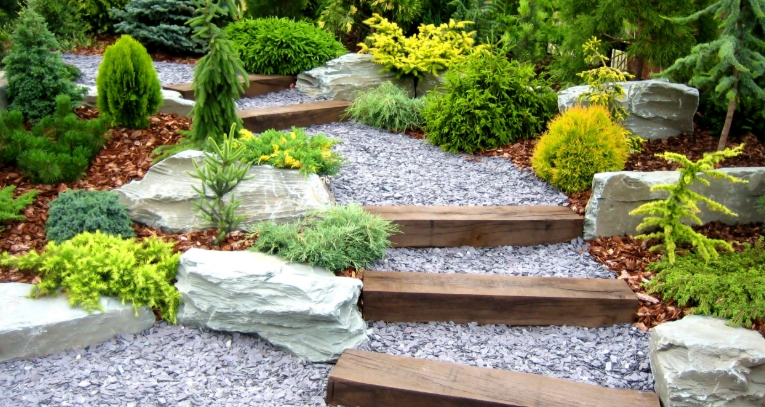 Low-maintenance front yard ideas