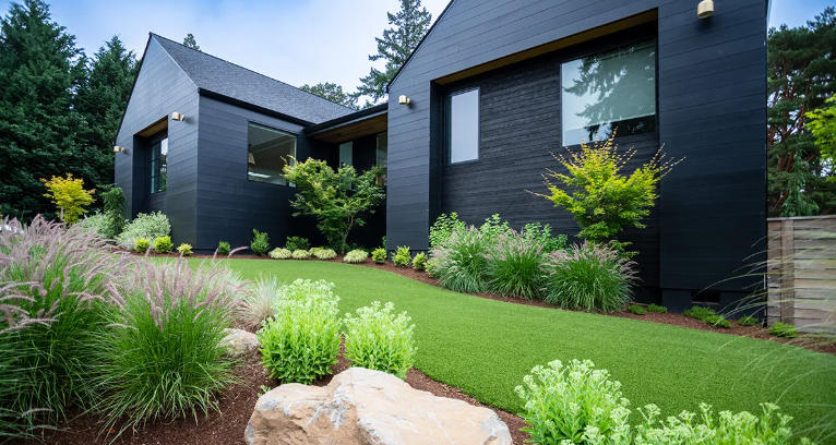 Front yard with minimalist design