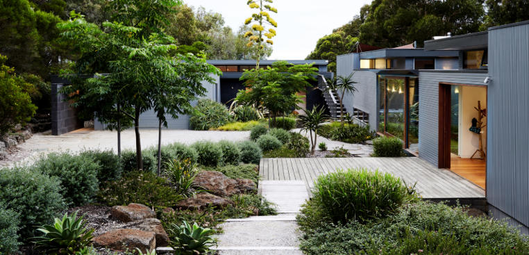 Front yard with themed garden design