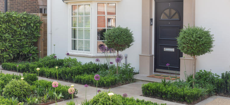Front yard with creative driveway borders