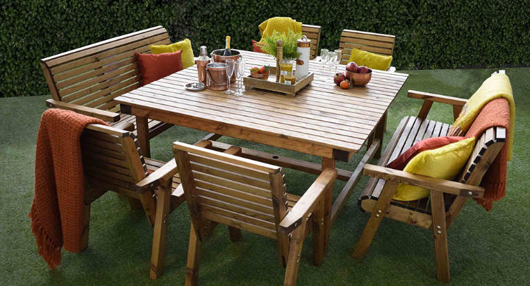 How to Choose Rustic Furniture for Outdoor Spaces