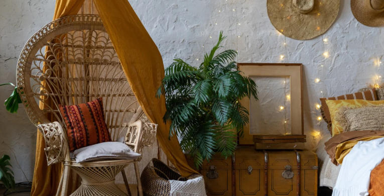 How to Decorate an Outdoor Wall with Boho Art