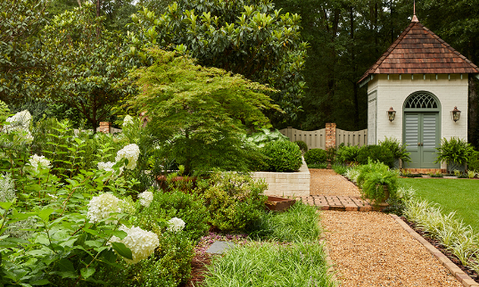 Spring Garden Ideas for a Romantic Garden Setting