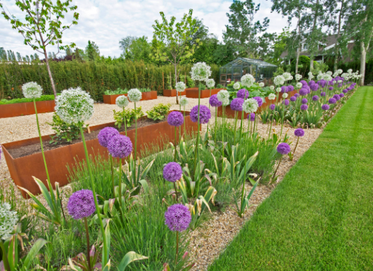 Spring Garden Ideas for Stylish Front Yard Flower Beds