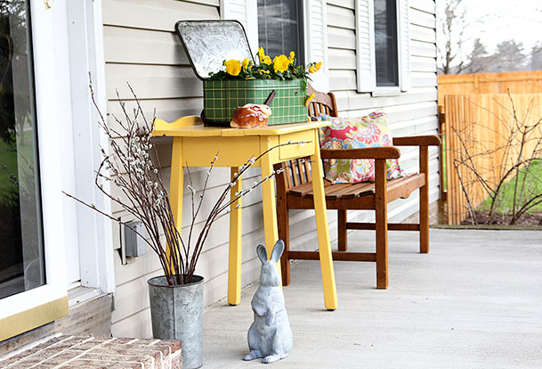 Vintage Patio Decor for Spring